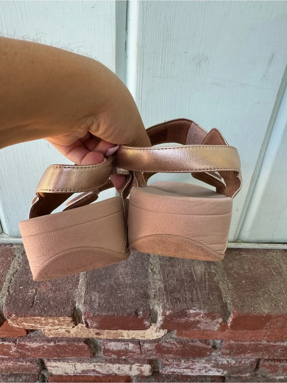 Fitflop Lulu rose gold adjustable sandals size 8 leather comfort shoes
